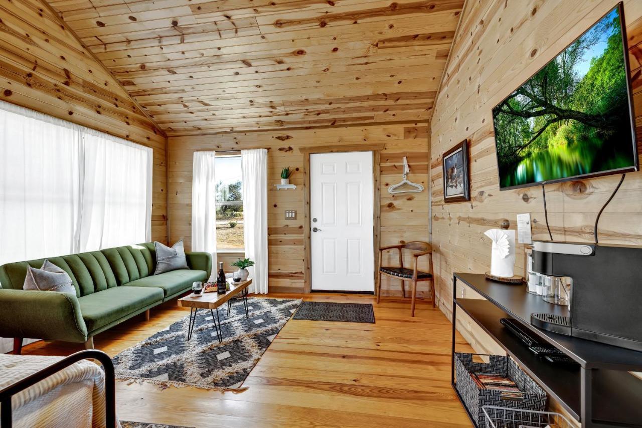 Rocky Ridge Cedar Cabin With Hot Tub & Amazing Views Crabapple Eksteriør bilde
