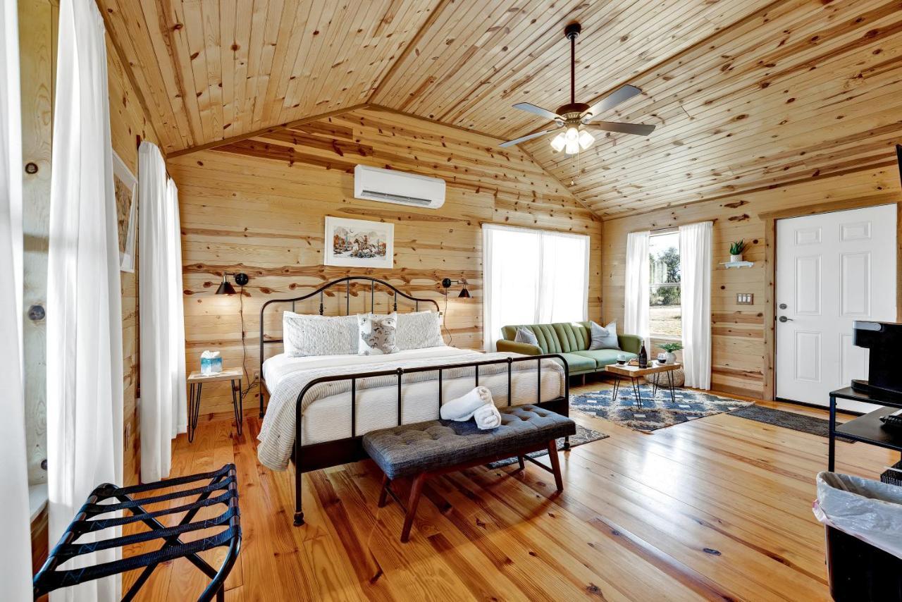 Rocky Ridge Cedar Cabin With Hot Tub & Amazing Views Crabapple Eksteriør bilde
