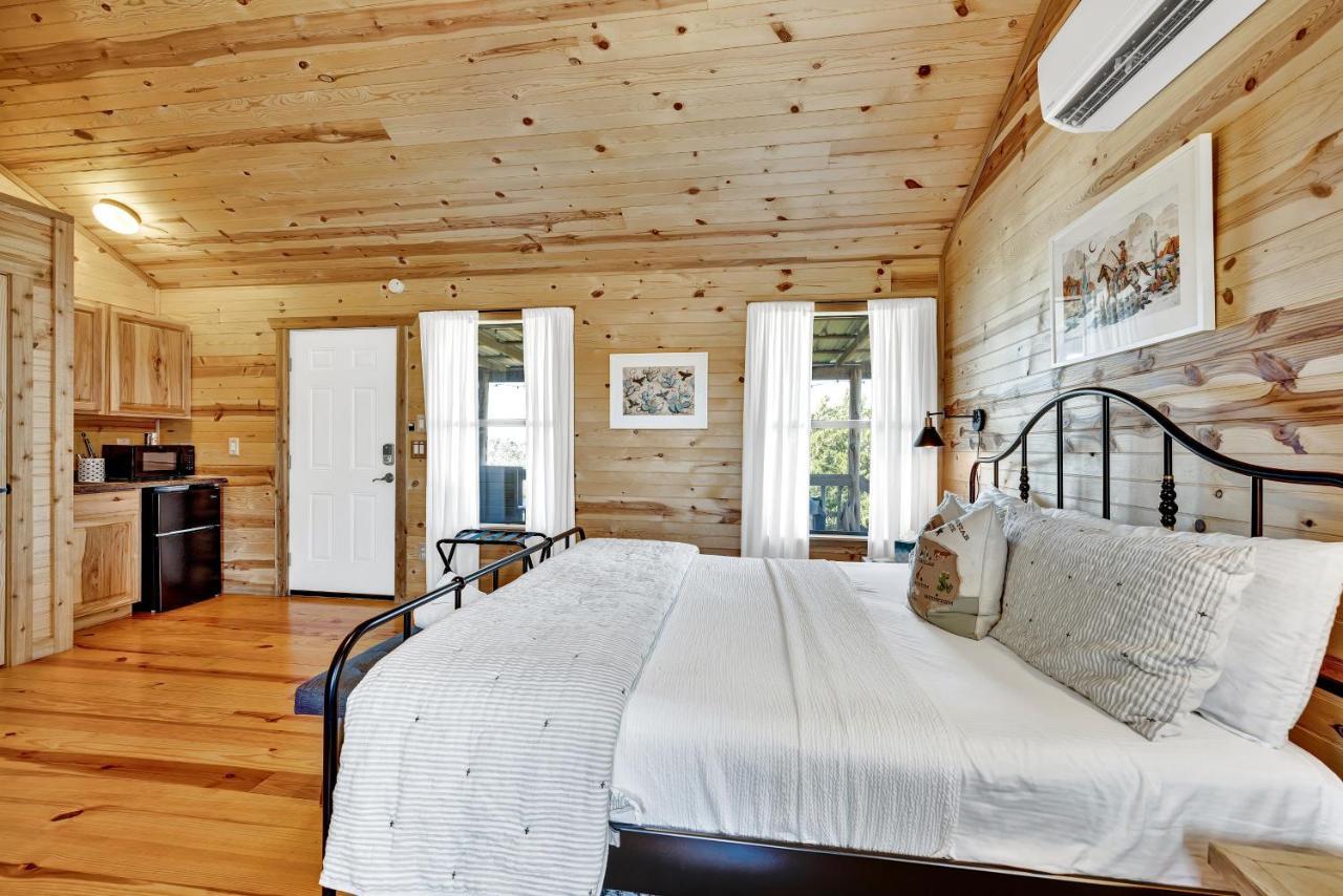 Rocky Ridge Cedar Cabin With Hot Tub & Amazing Views Villa Crabapple Eksteriør bilde